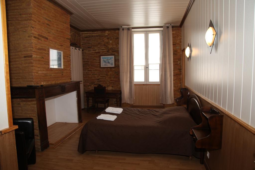 Cafe De France Bed & Breakfast Eauze Oda fotoğraf